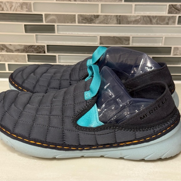 Women's Merrell Hut Moc Slip On Ebony Quilted Nylon Size 5
J62340 - Picture 3 of 9